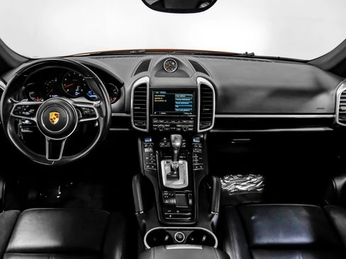 Used 2016 Porsche Cayenne AWD/4WD image 8