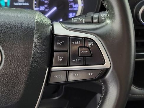 Used 2023 Toyota Highlander LE FWD image 25
