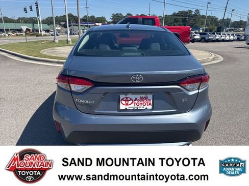 Used 2022 Toyota Corolla LE image 4