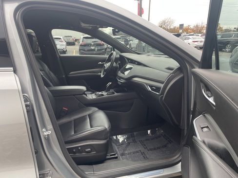 Used 2023 Cadillac XT4 Premium Luxury image 12
