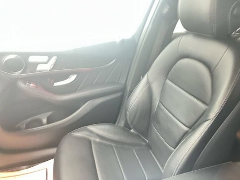 Used 2022 Mercedes-Benz GLC 300 4MATIC image 11