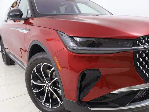 Used 2025 Lincoln Nautilus Premier image 17