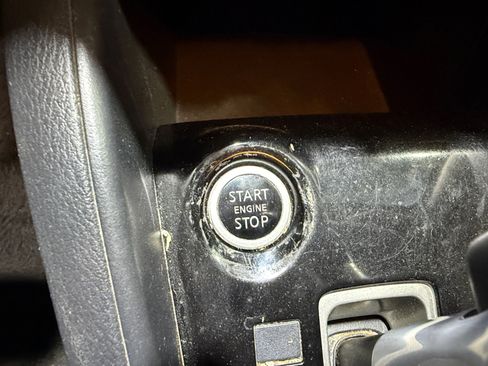 Used 2020 Nissan Versa SV image 30