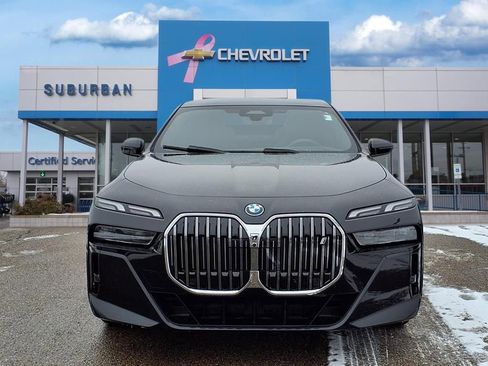 Used 2023 BMW i7 xDrive60 w/ Parking Assistance Package image 2