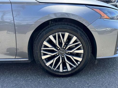 Used 2024 Nissan Altima 2.5 SV image 11