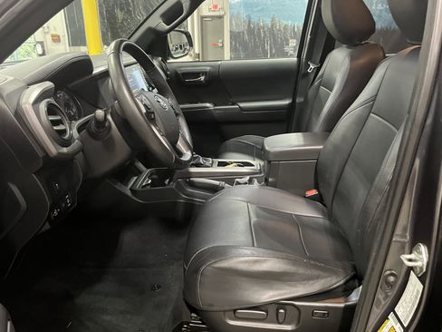 Used 2023 Toyota Tacoma TRD Off-Road image 11