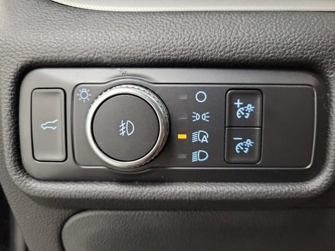 Used 2020 Ford Explorer XLT w/ Equipment Group 202A AWD/4WD image 24
