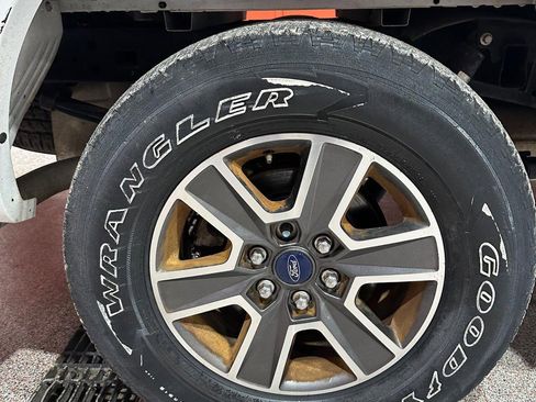 Used 2015 Ford F150 Lariat image 14