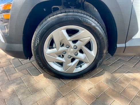 Used 2025 Hyundai Kona SE FWD image 9