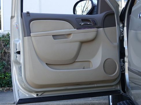 Used 2014 Chevrolet Suburban LTZ image 37