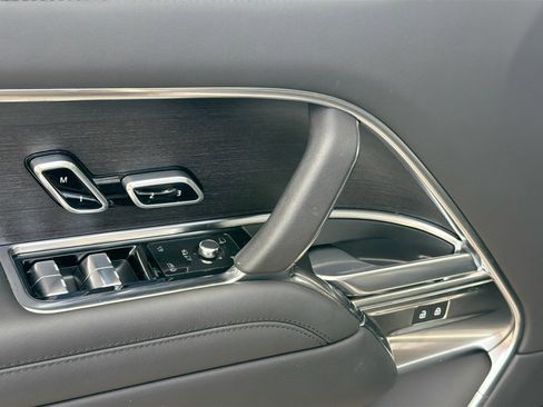 Used 2023 Land Rover Range Rover Long Wheelbase First Edition image 23