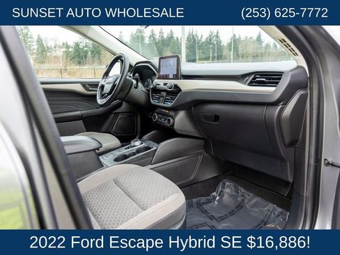 Used 2022 Ford Escape SE w/ Cold Weather Package image 57