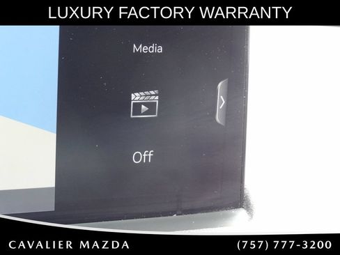 Used 2025 Genesis GV70 2.5T AWD/4WD image 32
