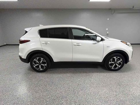 Used 2021 Kia Sportage LX image 2