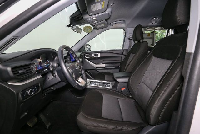 Used 2023 Ford Explorer XLT AWD/4WD image 38