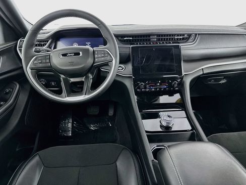 Certified 2025 Jeep Grand Cherokee Altitude AWD/4WD image 34