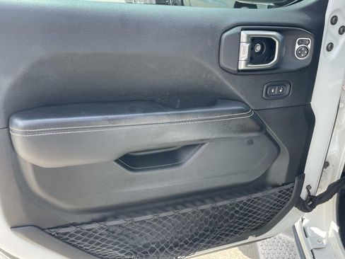 Used 2020 Jeep Wrangler Unlimited Sahara AWD/4WD image 11