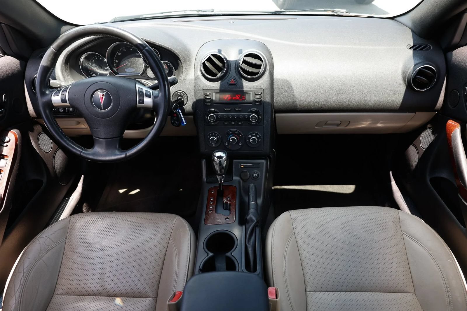 Used 2006 Pontiac G6 GT w/ Premium Value Package FWD image 2