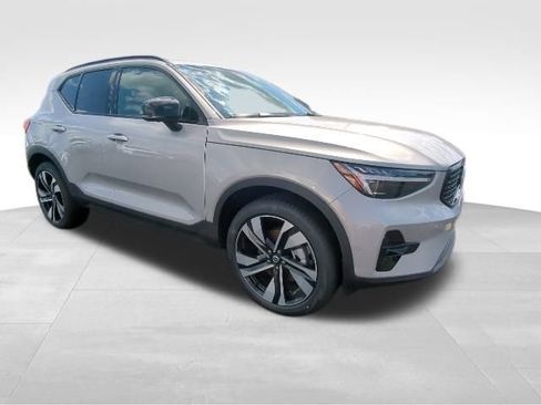 New 2025 Volvo XC40 B5 Ultra w/ Protection Package Premier image 10