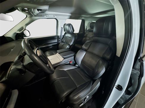 Used 2025 Lincoln Navigator L Reserve image 2