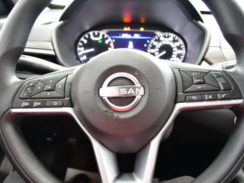 Used 2025 Nissan Altima 2.5 SV FWD image 17