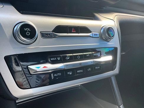 Used 2020 Ford Explorer XLT image 16