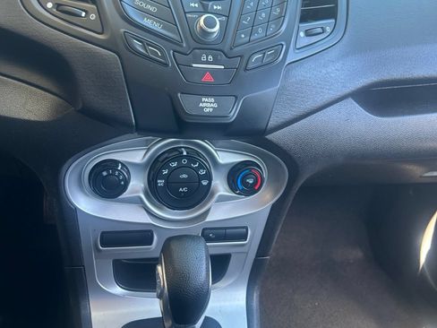 Used 2015 Ford Fiesta SE FWD image 2