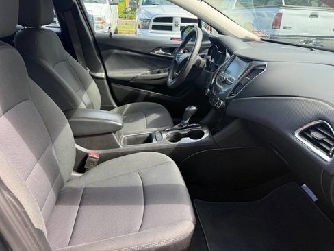 Used 2017 Chevrolet Cruze LT w/ Convenience Package FWD image 19