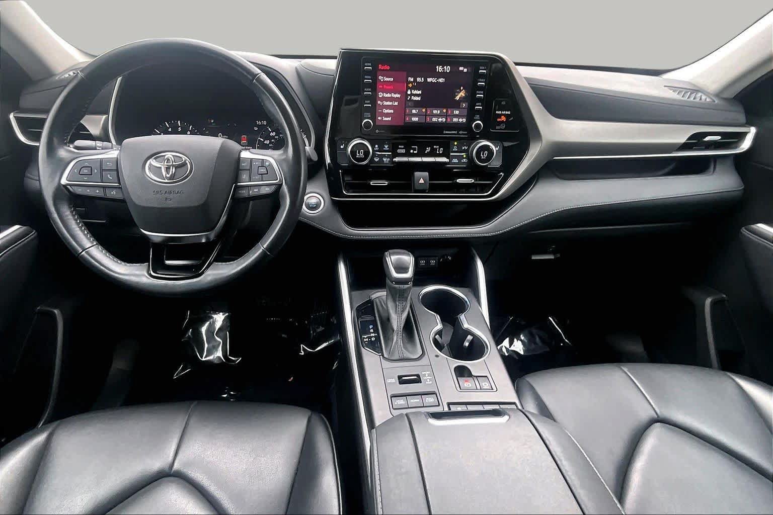 Used 2021 Toyota Highlander XLE AWD/4WD image 16