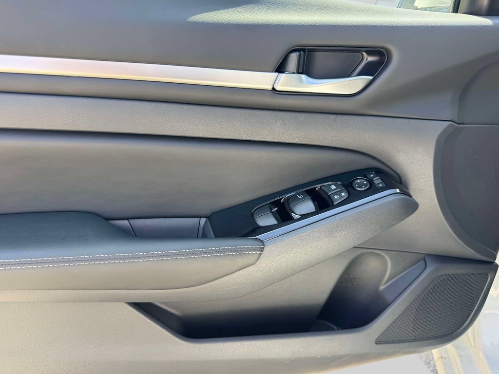 Certified 2025 Nissan Altima 2.5 SL FWD image 15