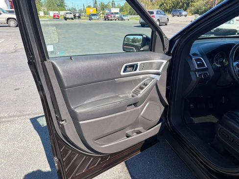 Used 2013 Ford Explorer XLT AWD/4WD image 12