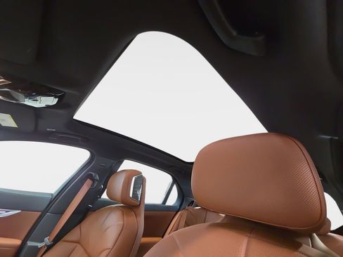 New 2026 BMW 750e xDrive image 20