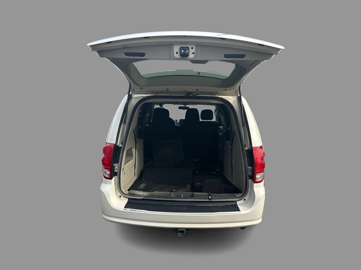 Used 2013 Dodge Grand Caravan SE w/ SE Plus Group FWD image 14