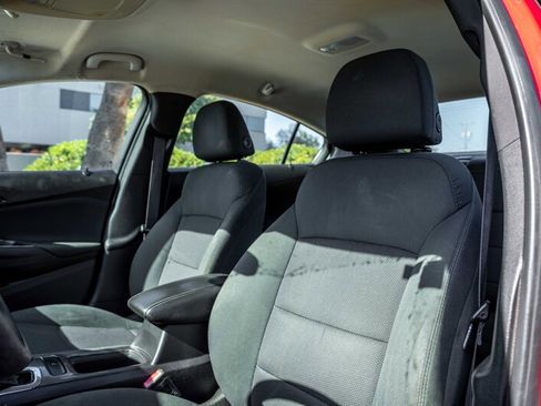 Used 2017 Chevrolet Cruze LT FWD image 10