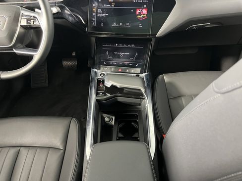 Used 2023 Audi e-tron Premium w/ Convenience Plus Package image 17