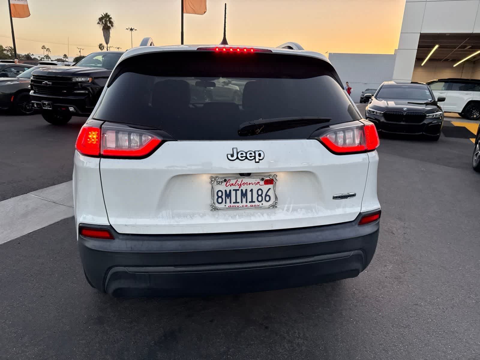 Used 2019 Jeep Cherokee Latitude w/ Popular Appearance Group FWD image 13