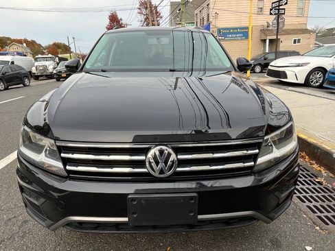 Used 2020 Volkswagen Tiguan S image 2