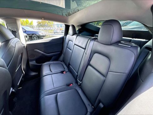 Used 2024 Tesla Model Y Long Range AWD/4WD image 24