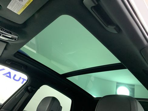 Used 2023 Porsche Cayenne image 29