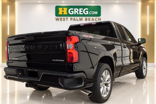 Used 2019 Chevrolet Silverado 1500 Custom w/ Custom Convenience Package AWD/4WD image 6