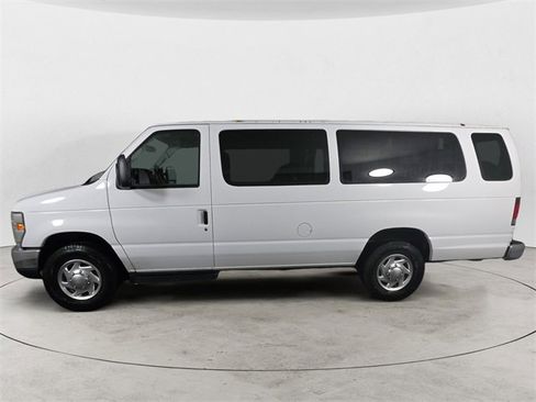 Used 2010 Ford E-350 and Econoline 350 XLT image 2