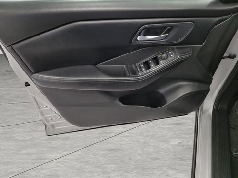 Used 2025 Nissan Rogue SV image 24