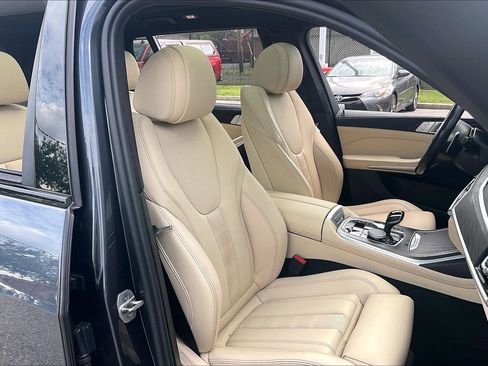 Used 2022 BMW X7 xDrive40i w/ M Sport Package AWD/4WD image 9