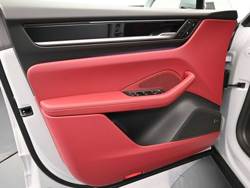 New 2026 Porsche Macan 4 Electric image 7