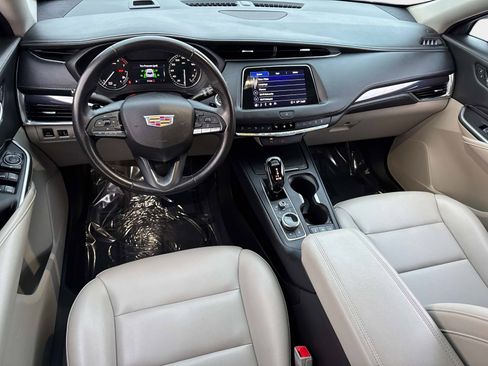 Used 2022 Cadillac XT4 Luxury image 2