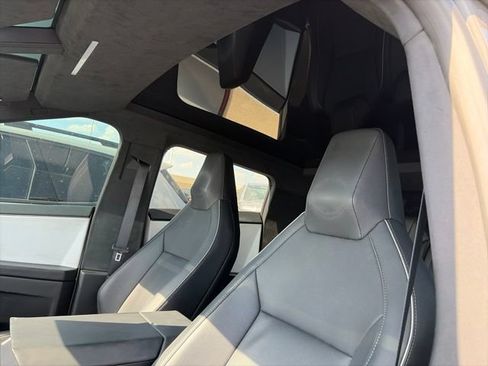 Used 2024 Tesla Cybertruck AWD Crew Cab image 9
