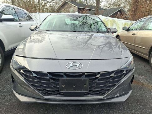 Used 2022 Hyundai Elantra Limited image 3