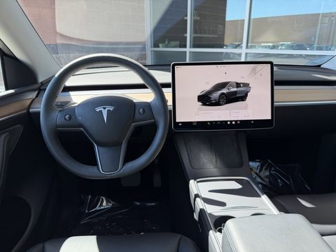 Used 2024 Tesla Model Y Long Range image 16