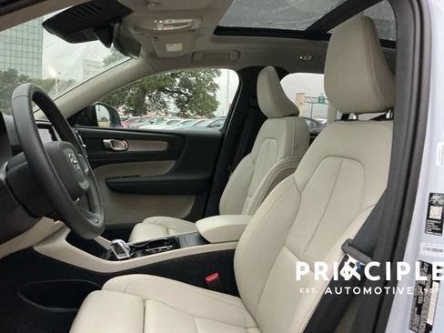 Certified 2026 Volvo XC40 B5 Plus AWD/4WD image 28