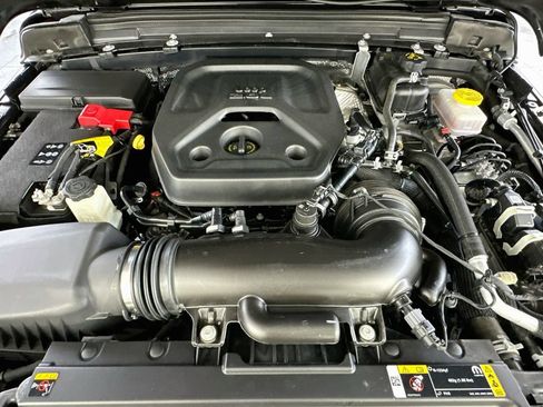 Used 2025 Jeep Wrangler Unlimited Rubicon AWD/4WD image 32